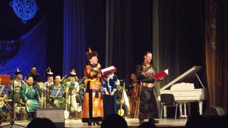 Тувинский национальный оркестр порадовал зрителей трехчасовым концертом в свой 10-летний юбилей