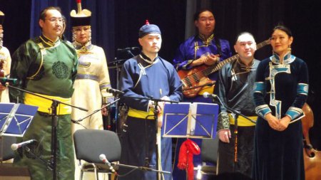 Тувинский национальный оркестр порадовал зрителей трехчасовым концертом в свой 10-летний юбилей