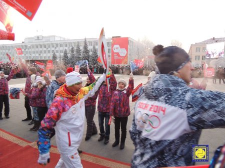 В Эстафете олимпийского огня в Туве факел пронес министр культуры Вячеслав Донгак