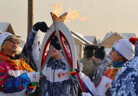 В Эстафете олимпийского огня в Туве факел пронес министр культуры Вячеслав Донгак