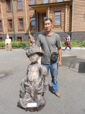 В Кызыле определили лучших мастеров межрегионального скульптурного симпозиума «Деревянная резьба в творчестве мастеров Центральной Азии»