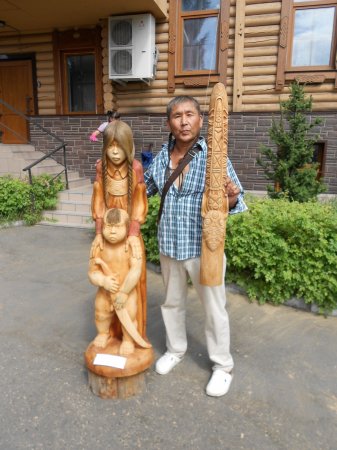В Кызыле определили лучших мастеров межрегионального скульптурного симпозиума «Деревянная резьба в творчестве мастеров Центральной Азии»