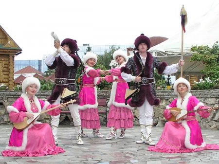 Завтра в Туву прибывает ведущий фольклорно-этнографической ансамбль Республики Татарстан «Сорнай»