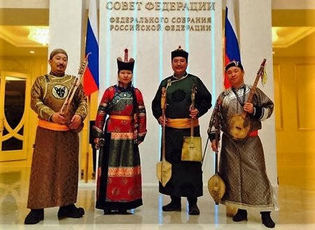 Завтра в Туву прибывает ведущий фольклорно-этнографической ансамбль Республики Татарстан «Сорнай»
