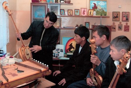 В Национальном музее Тувы откроется выставка инструментов тувинского мастера Марата Дамдына