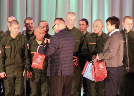 «Тувинским маршем» Кызылский колледж искусств проводил в армию новобранцев