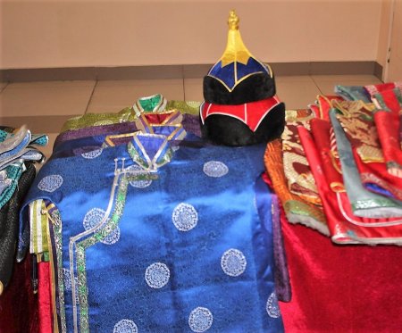 Сегодня открывается выставка-продажа национальной одежды, украшений и сувениров