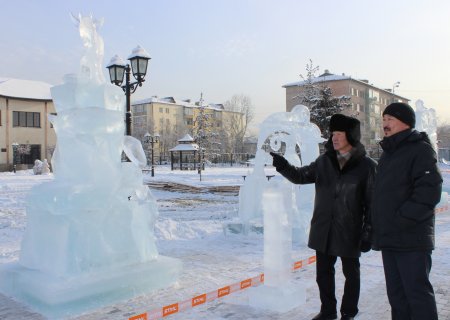 Лучшая работа конкурса “Ледовая сказка в Центре Азии” – скульптура “Архар”