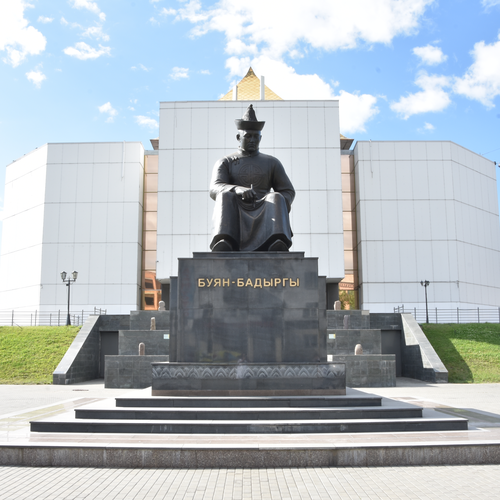 История создания памятника Монгушу Буян-Бадыргы в городе Кызыле