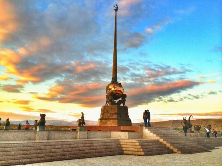 Информационный центр туризма Тувы приглашает участников и гостей фестиваля "Устуу-Хурээ" на экскурсию по Кызылу