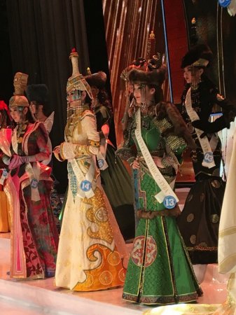 Тувинские красавицы завоевали призовые места в международном конкурсе красоты «Мисс Монгольских Наций 2016».