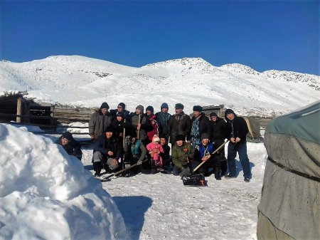 Десант минкультуры Тувы расчистил от снега стоянки чабанов в Бай-Тайгинском кожууне