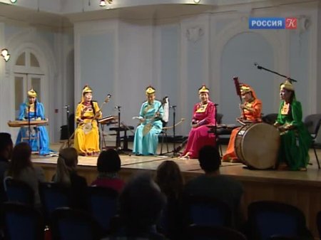 Уникальный ансамбль "Тыва Кызы" выступил в Московской консерватории