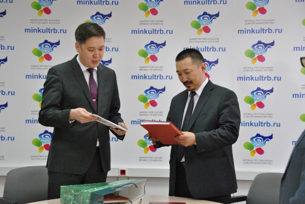 Министры культуры Тувы и Бурятии подписали соглашение о сотрудничестве