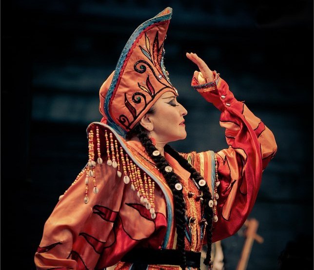 Алтайские звезды на сцене Национального театра в честь празднования Шагаа