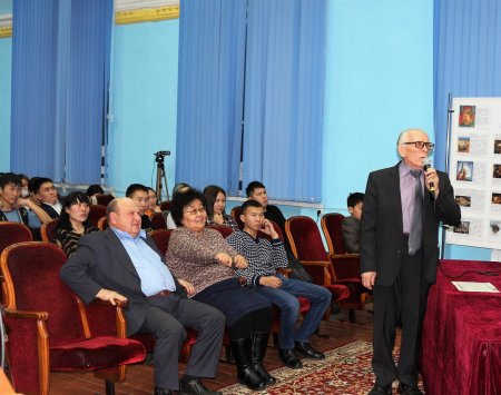 В Кызылском колледже искусств прошел вечер памяти музыканта-баяниста Василия Безъязыкова