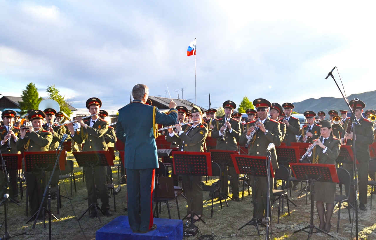 Центральный военный оркестр Минобороны России в районах Тувы исполняет программу мирового уровня
