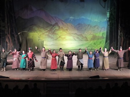Национальный музыкально-драматический театр Тувы имени В. Кок-оола открывает 81 театральный сезон